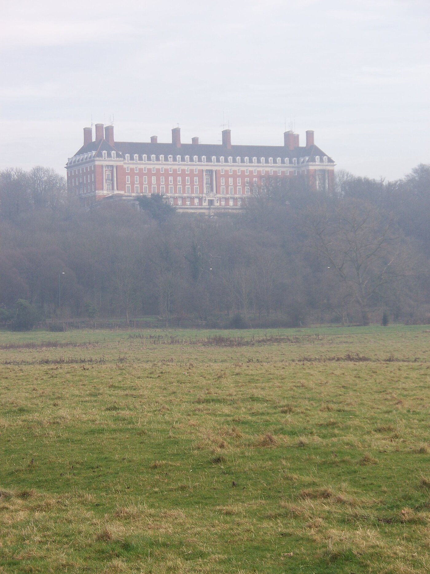 The Royal Star and Garter Home above the Thames (photo: Iridescenti, Wikimedia Commons, CC BY-SA 3.0)